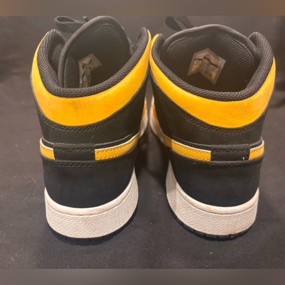 Jordan 1 Mid SE “New Love” - Picture 4 of 5